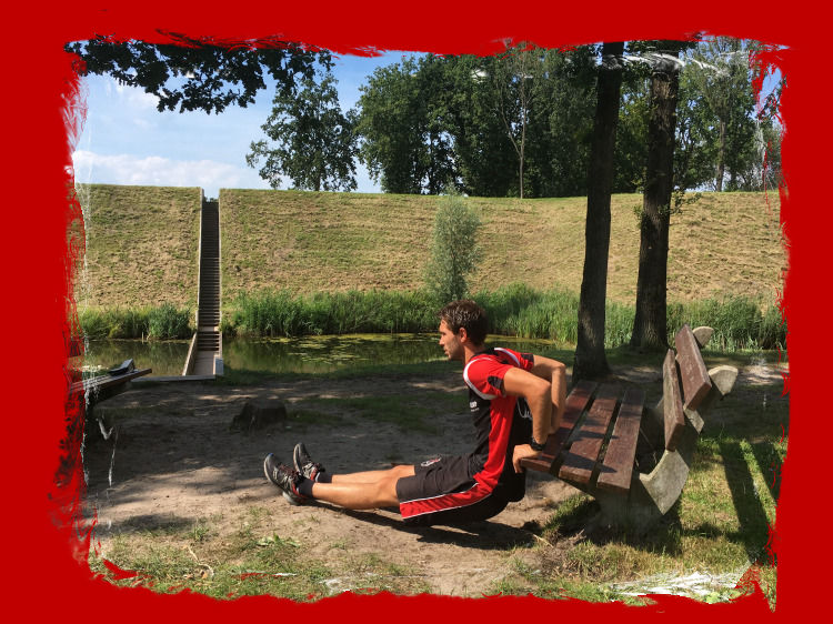 Bootcamp oefeningen in met behulp van aanwezige materialen